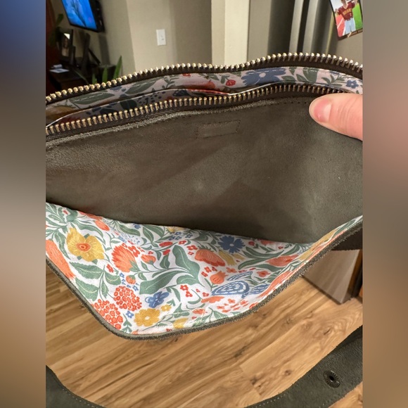 Lyons Leather Co. Moss Bee - Picture 5 of 6